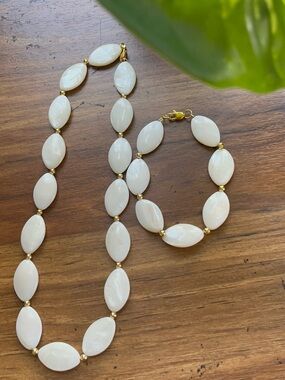 SHELL NECKLACE AND BRACELET SET